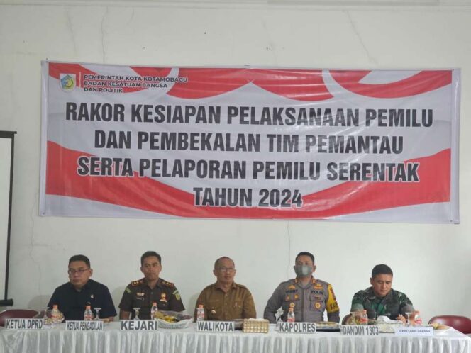 
 Didampingi Kasi Pidsus dan Pidum, Kajari Elwin Khahar Hadiri Rakor Kesiapan Pemilu 2024